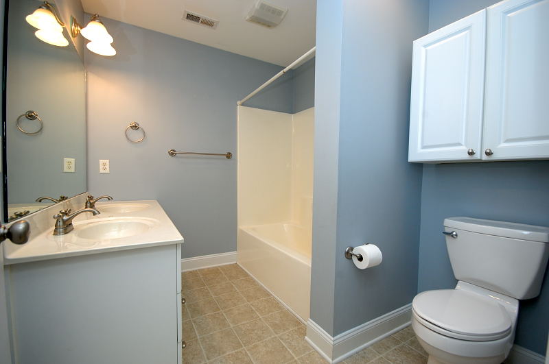 Goldsboro NC - Homes for Rent - 105 Highwoods Dr. Goldsboro NC 27530 - Bathroom