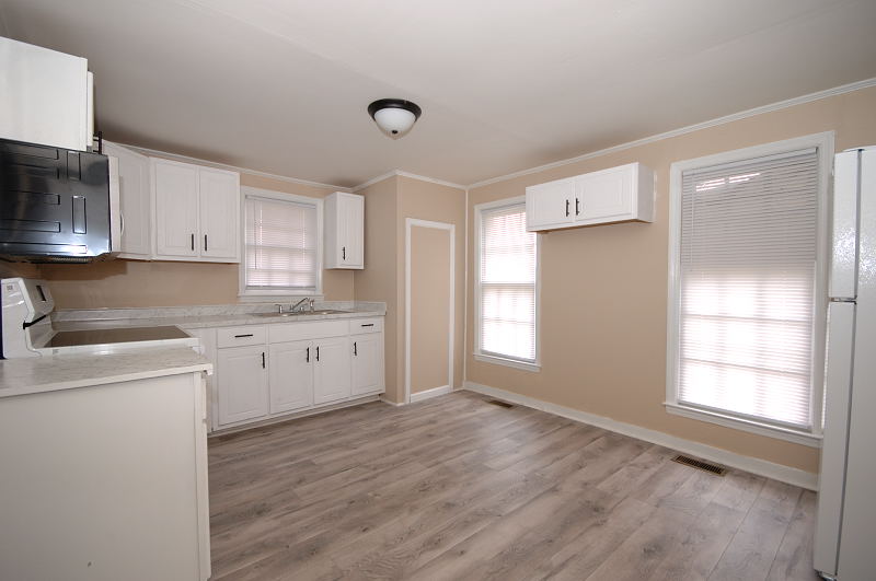 Goldsboro NC - Homes for Rent - 164 Harvey St. Pikeville NC 27863 - Kitchen / Dining Area