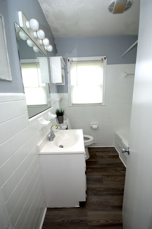 Goldsboro NC - Homes for Rent - 204 South Spence Ave Goldsboro NC 27534 - Bathroom