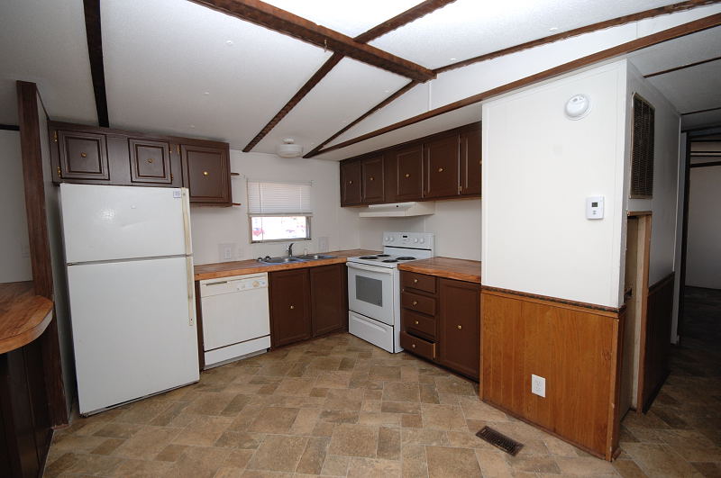 Goldsboro NC - Homes for Rent - 343 Mobile Cir. Dudley NC 28333 - Kitchen / Dining Area