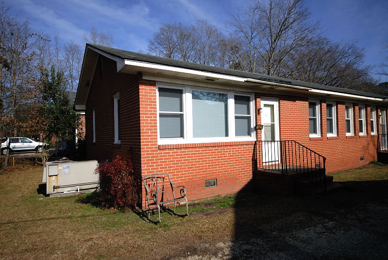 Goldsboro NC - Homes for Rent - 606 South Andrews Avenue Apt A Goldsboro NC 27530 - Main Front Apartment View