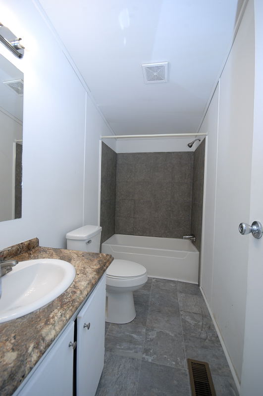 Goldsboro NC - Homes for Rent - 909 McCaskill Drive Kinston NC 28501 - Bathroom